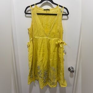 Vintage Foreign Exchange Women's Yellow Embroidered Sleeveless Dress Size M